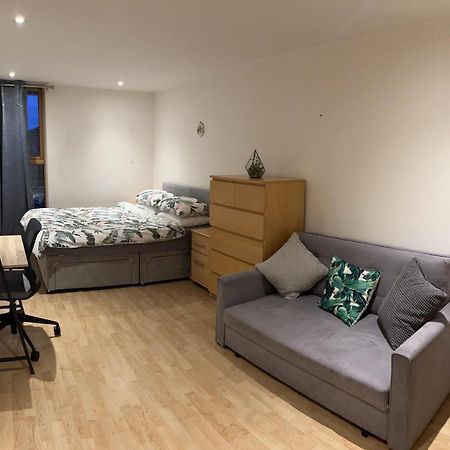 Large Room And Private Bathroom London Luaran gambar